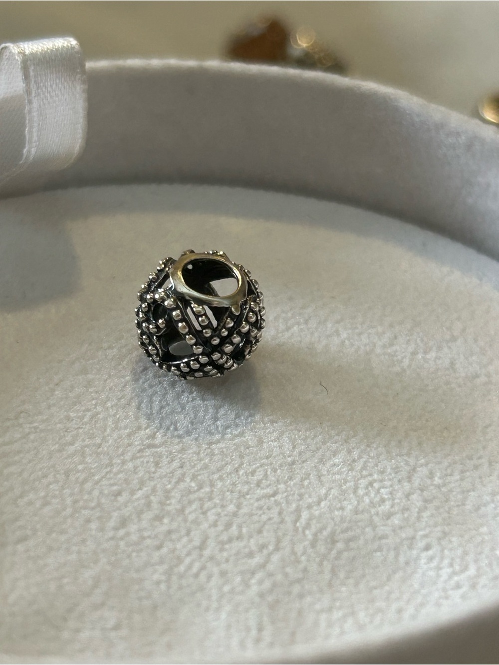 Chamilia .925 sterling Silver Textured Orbit heart Bead - Black & Silver